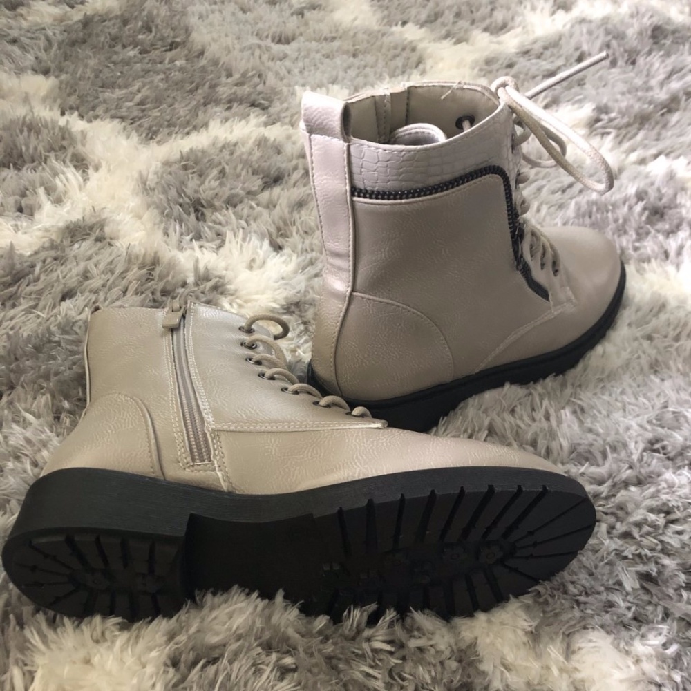 Women's Lace Up Boot